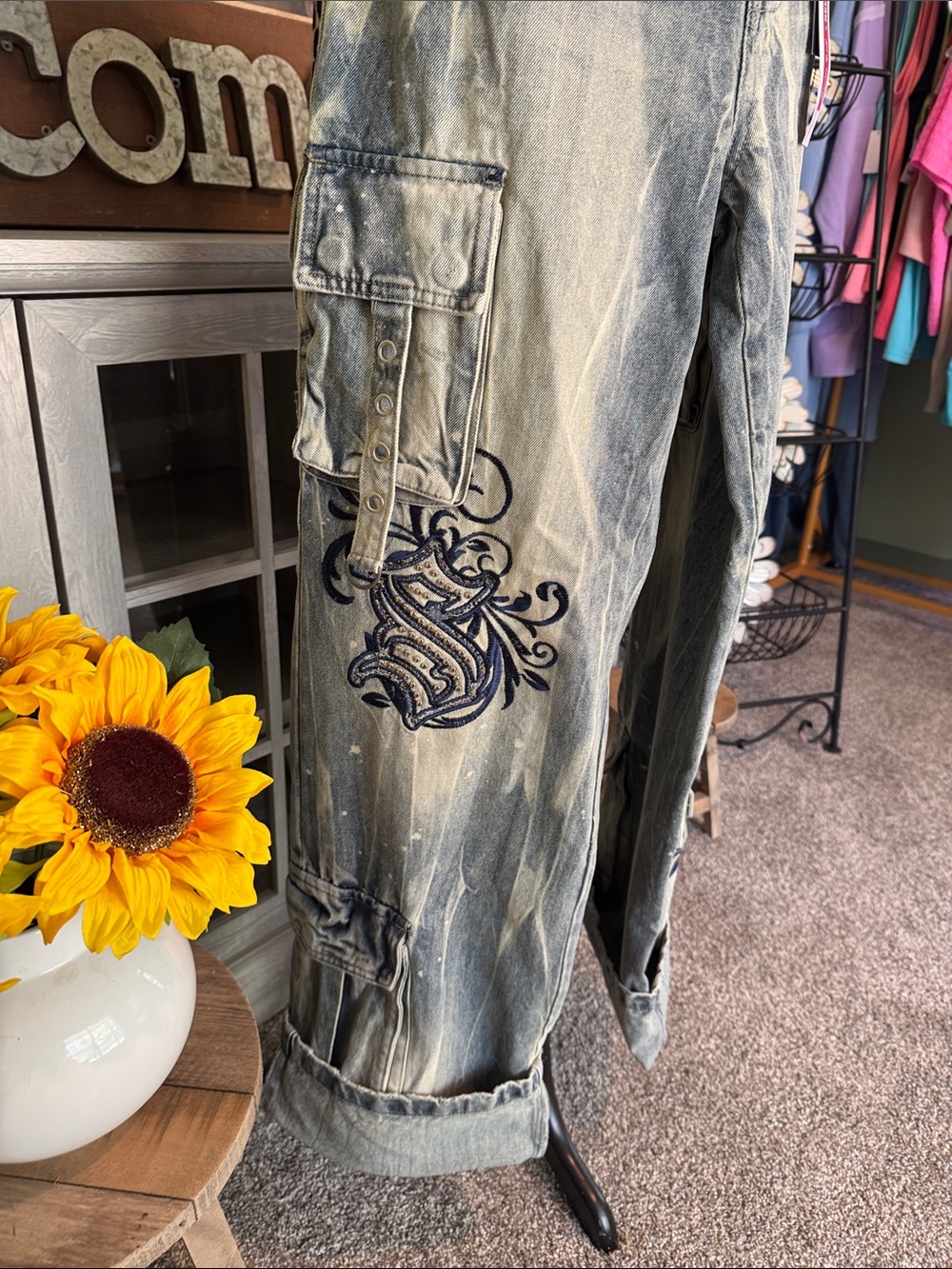 Smoke RIse RED Embroidered Acid-Wash Curvy Cargo Jeans in Blue NWT  Sz XL - Picture 3 of 14